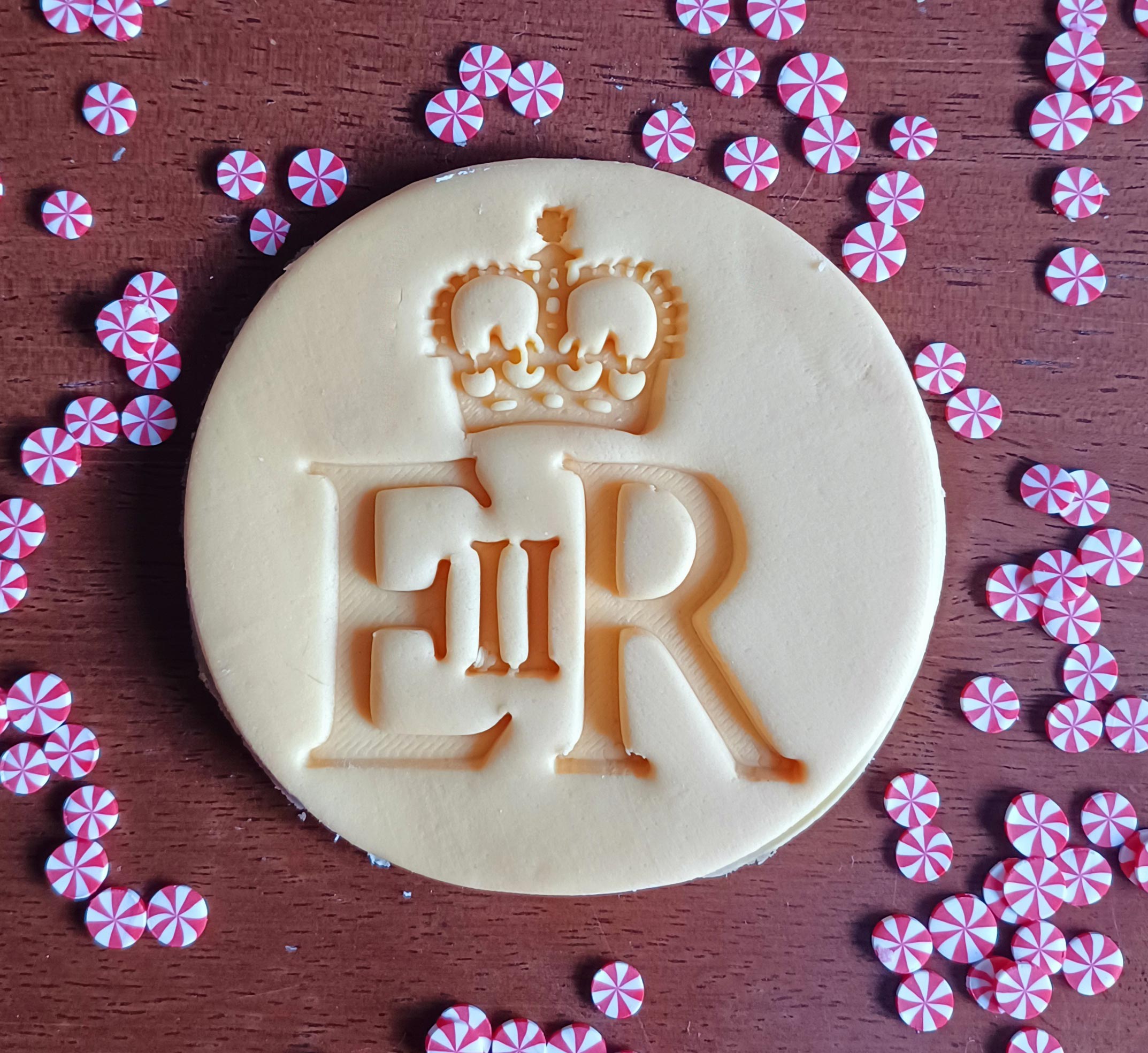 E R Crown Design Royal Family – Unshackled Creations